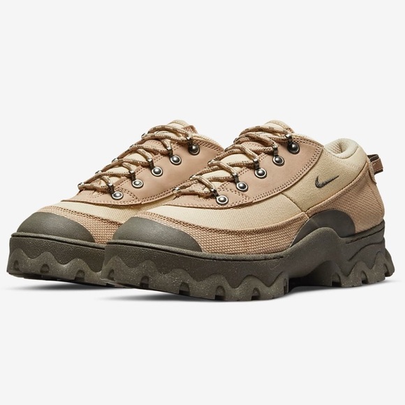 SOLD Nike Lahar Low Hiking Shoes